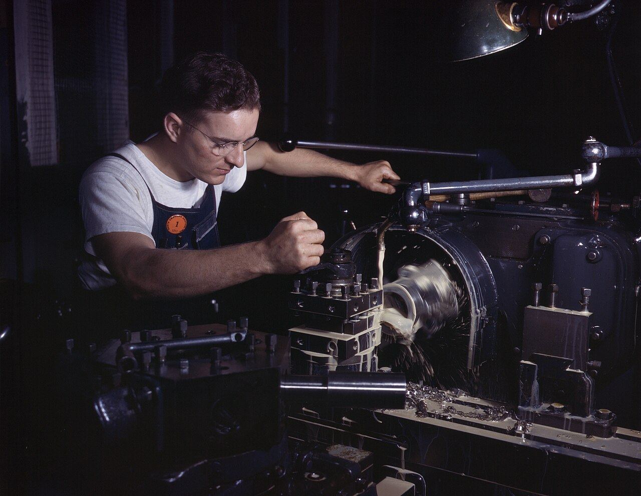 Machinist running a turret lathe, 1942